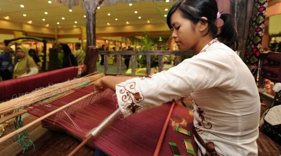 How Indonesian neighborhood retailers can accelerate into the digital economy