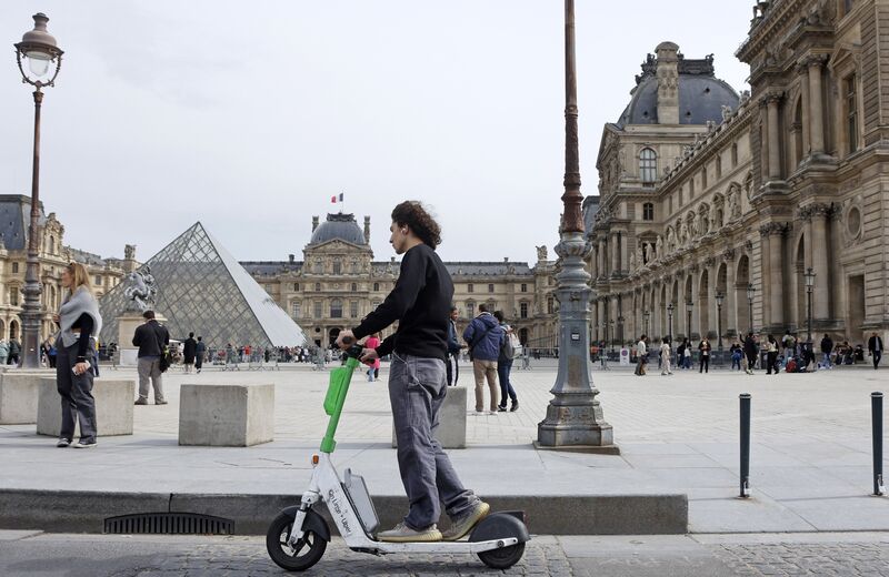 Paris’ Failed Romance With Scooters Is a Warning