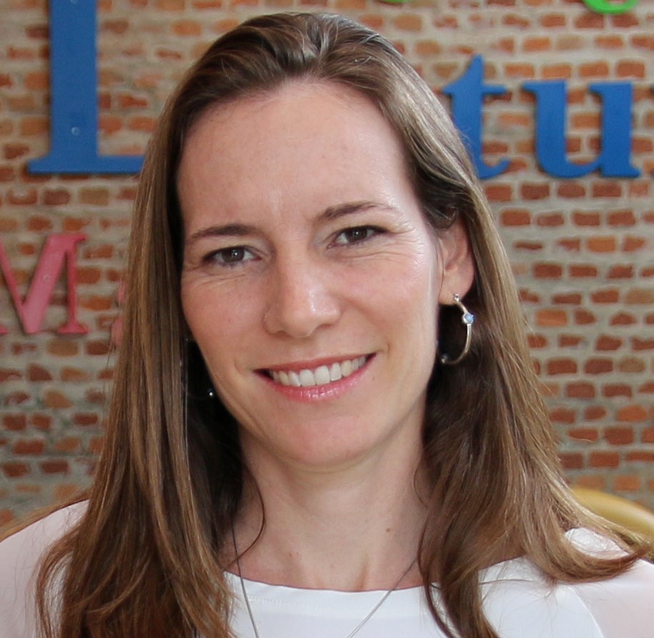 Maria Elisa Holguin