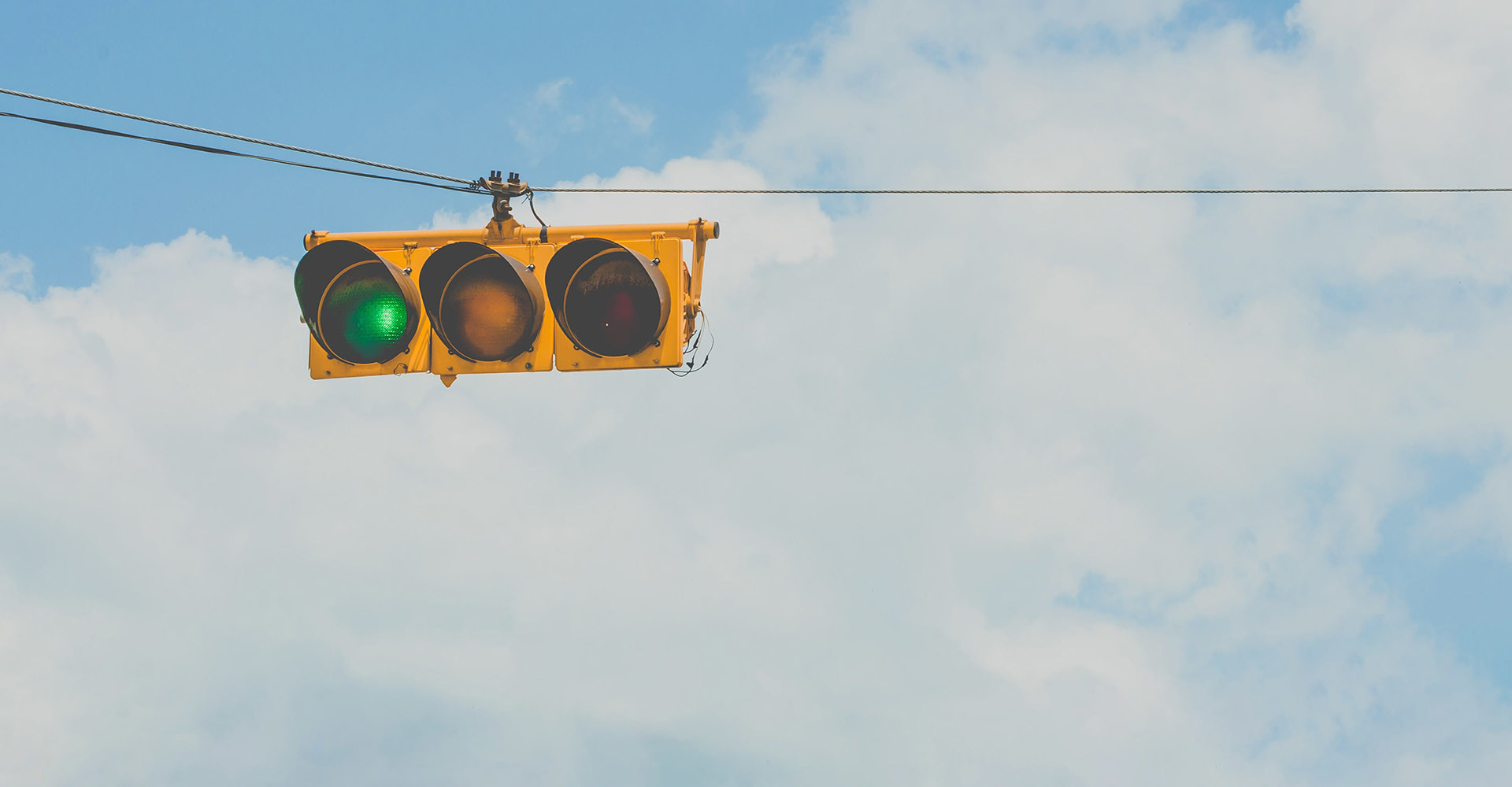 “Honk more, wait more”. Mumbai tests anti-toot traffic lights to curb noise pollution and jams